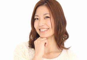 オールセラミックの歯が素敵な女性